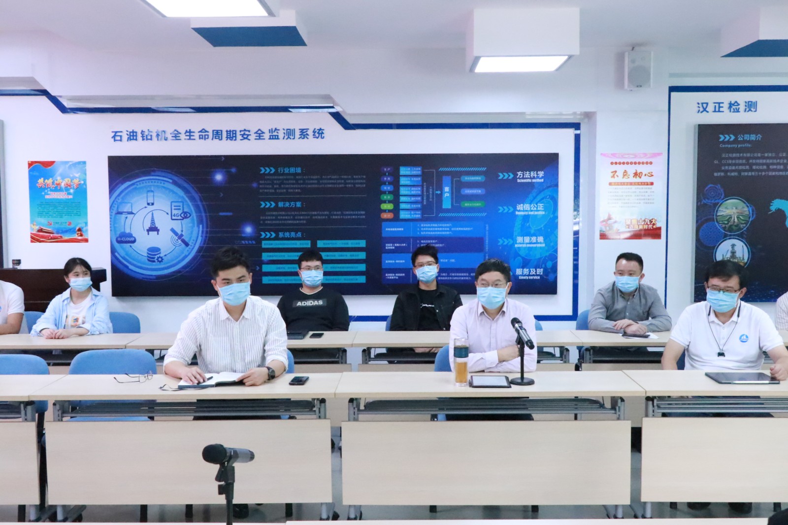 奮戰(zhàn)一百天、喜迎二十大！漢正檢測組織召開“創(chuàng)一流效率，做一流服務(wù)”服務(wù)明星表彰會